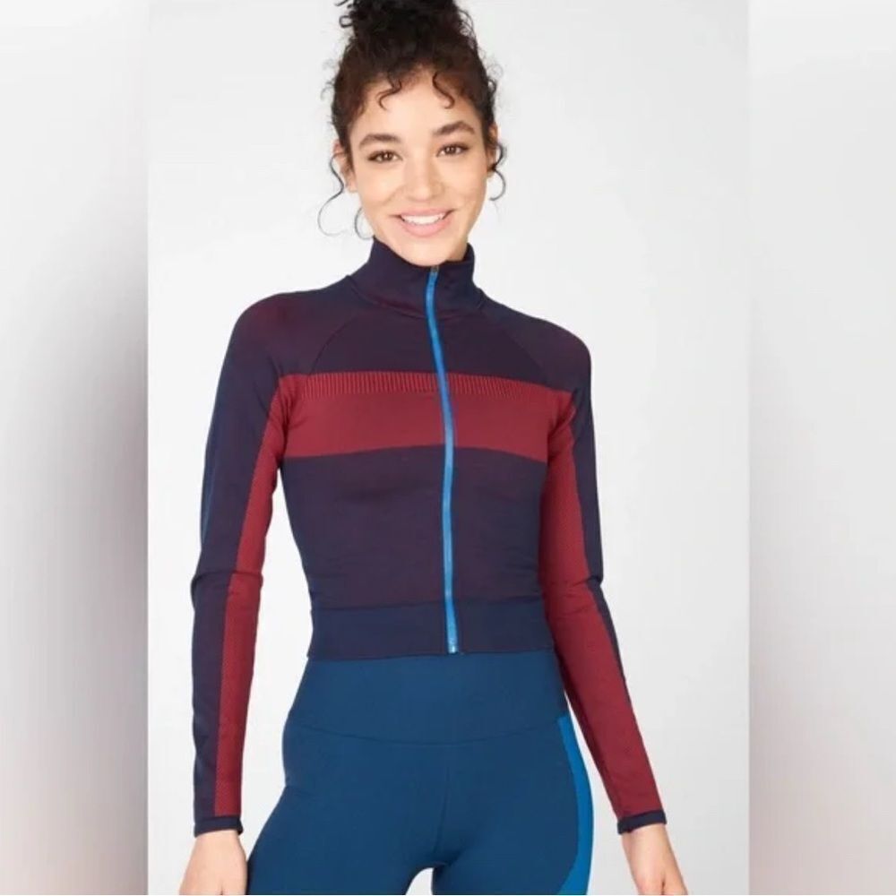 Fabletics Tory Cropped Seamless Jacket in Deep Navy / Haute Red / Lake Small